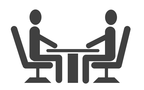 Due persone durante un colloquio